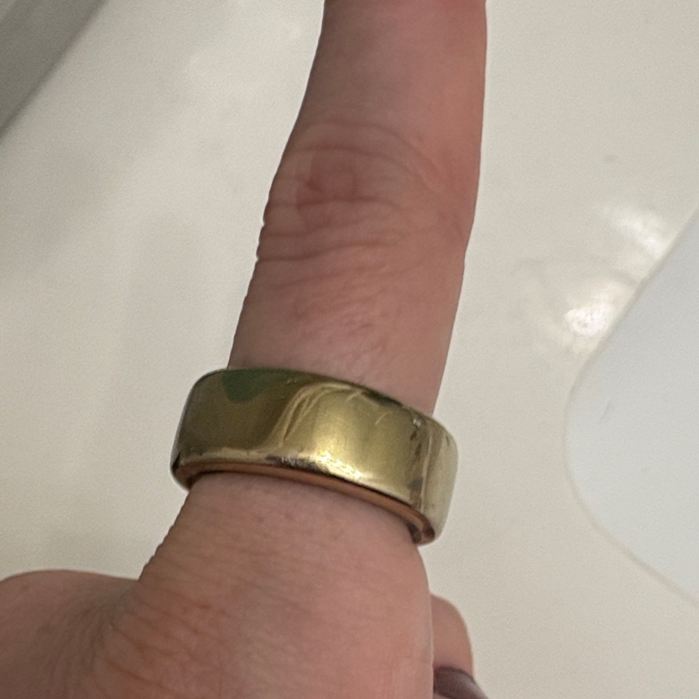 Gold Oura Ring Gen 3 Size 6 - Picture 3 of 4